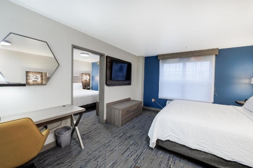 Holiday Inn Express & Suites Zion image 17